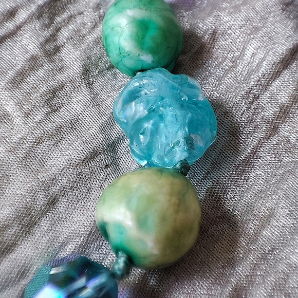 Blue Aurora Borealis Faceted Crystal Stone Gold Tone Green Necklace Vintage EUC - Picture 5 of 7